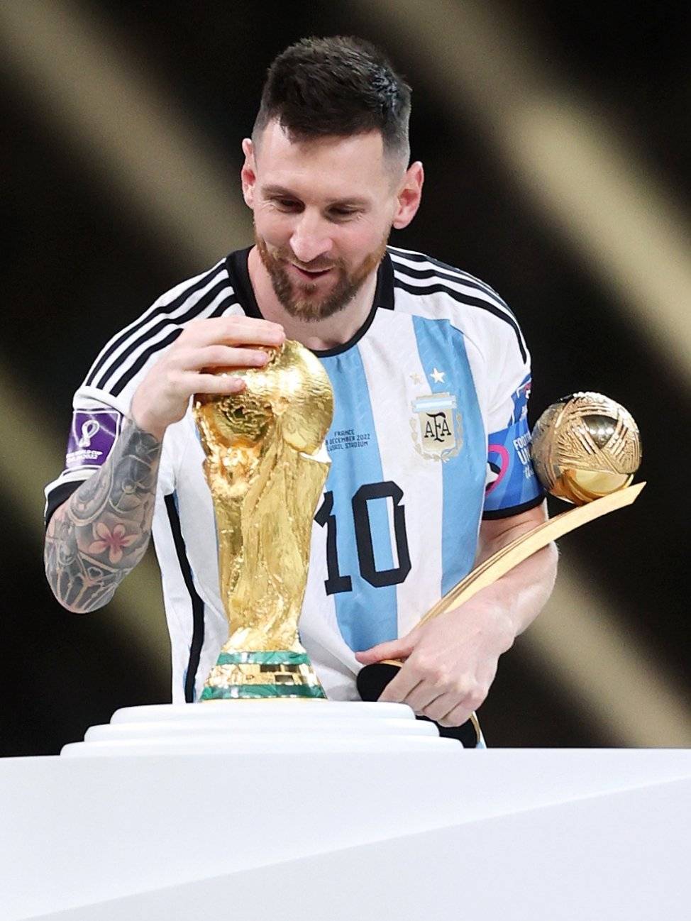 而巴塞罗那 而巴塞罗那